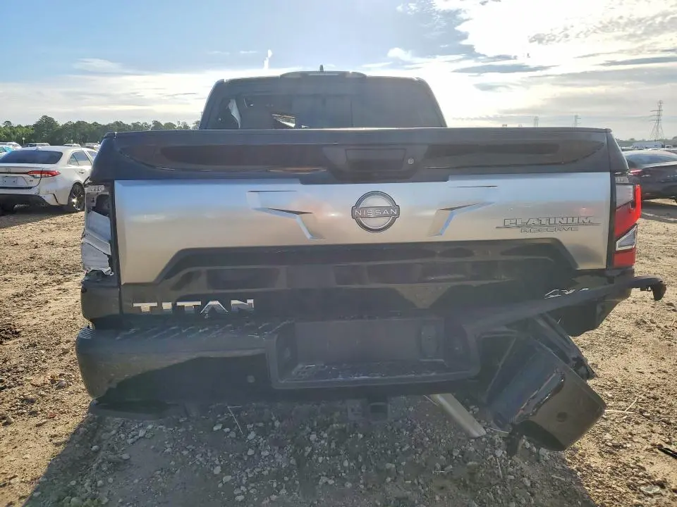 2024 NISSAN TITAN SV  