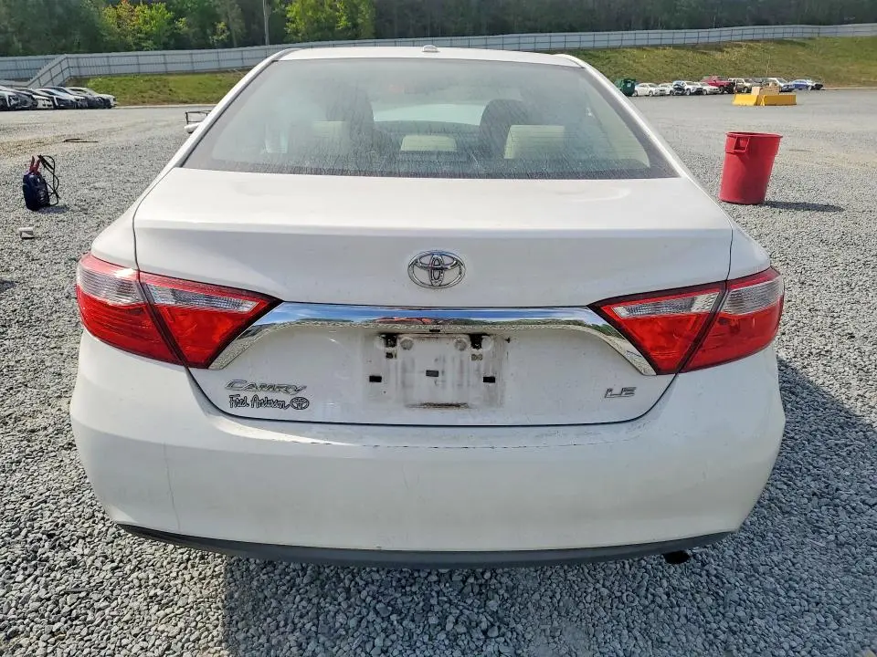 2016 TOYOTA CAMRY LE  