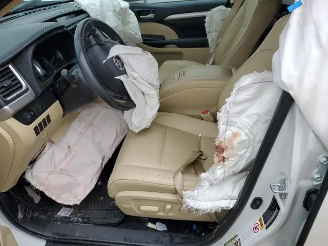 2019 TOYOTA HIGHLANDER SE  
