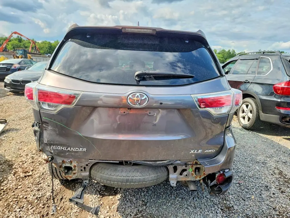2015 TOYOTA HIGHLANDER XLE  
