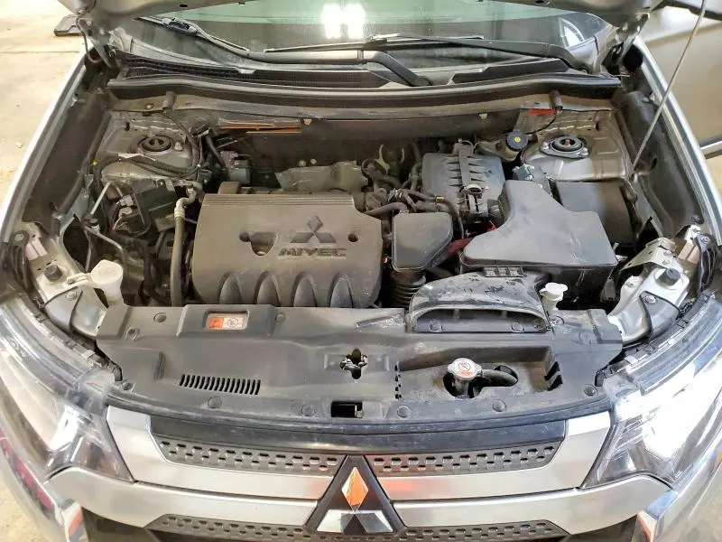 2019 MITSUBISHI OUTLANDER ES  