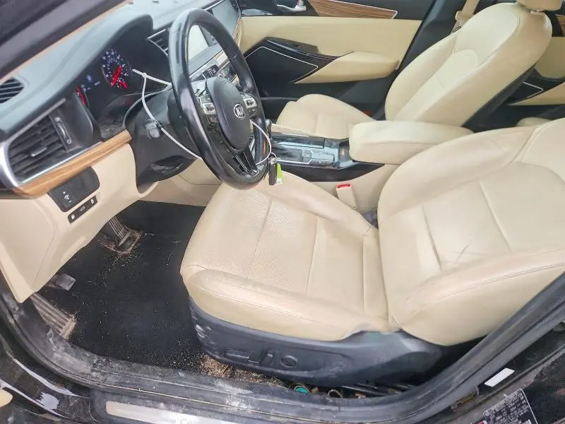 2018 KIA CADENZA PREMIUM  