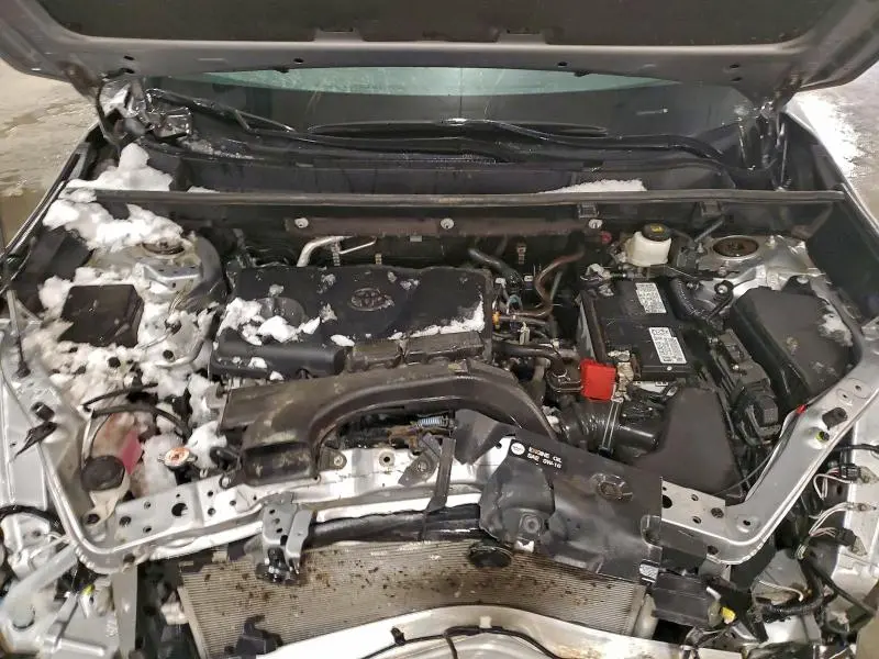 2021 TOYOTA RAV4 XLE  