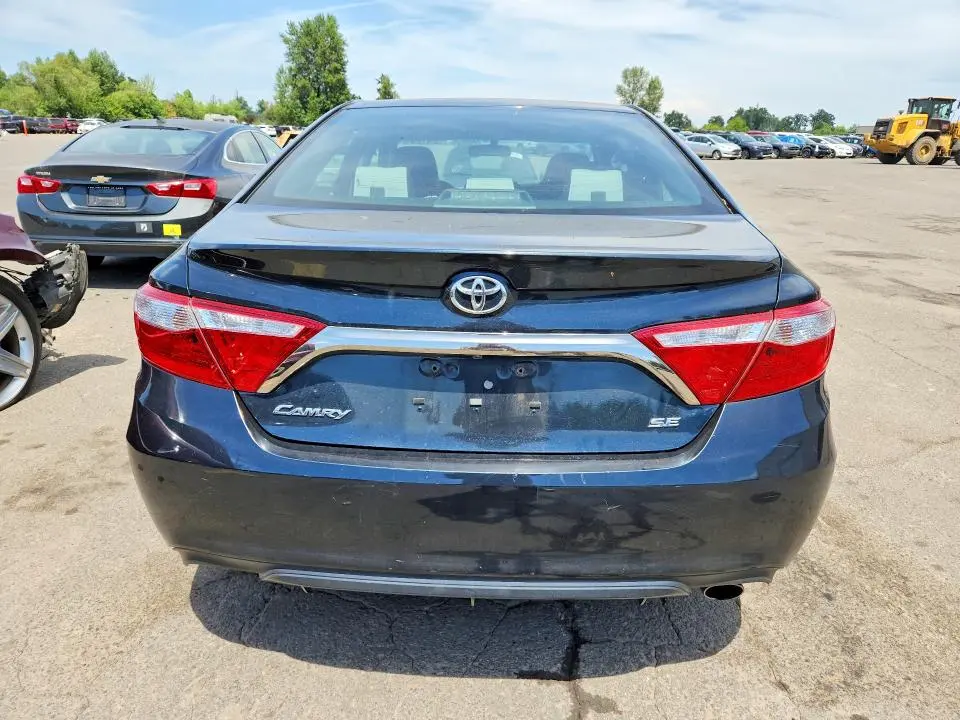 2017 TOYOTA CAMRY SE  