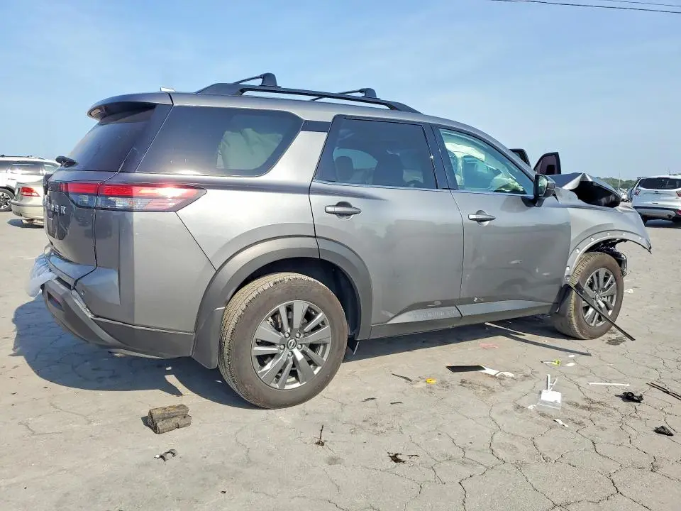 2025 NISSAN PATHFINDER SV  