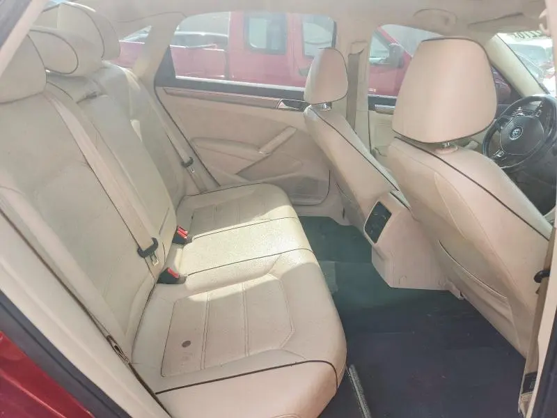 2017 VOLKSWAGEN PASSAT SE  