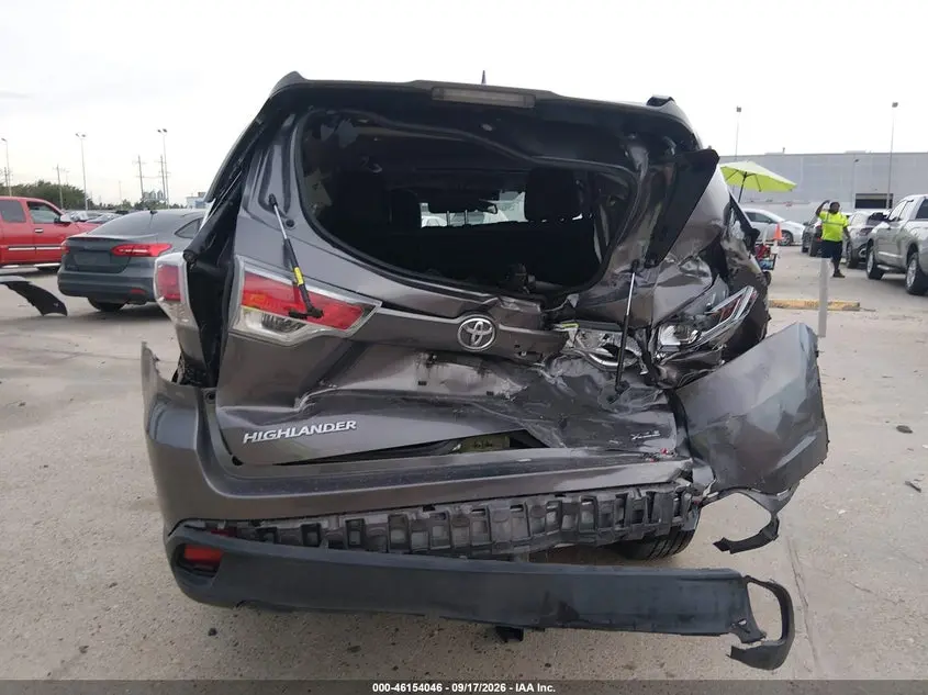 2016 TOYOTA HIGHLANDER XLE V6