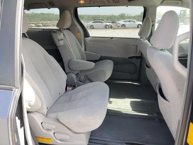 2014 TOYOTA SIENNA LE  