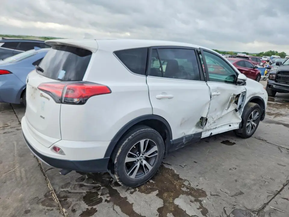 2018 TOYOTA RAV4 XLE  