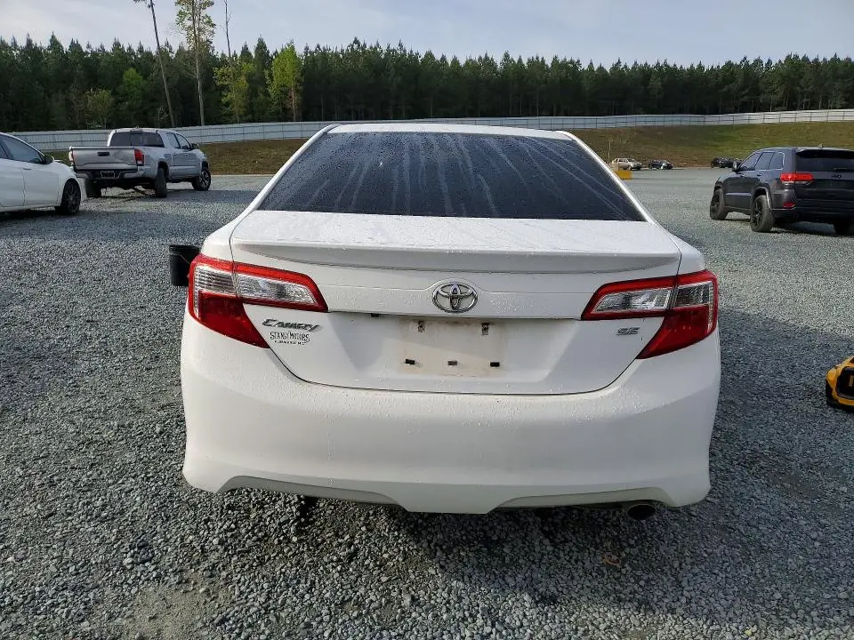2014 TOYOTA CAMRY SE  