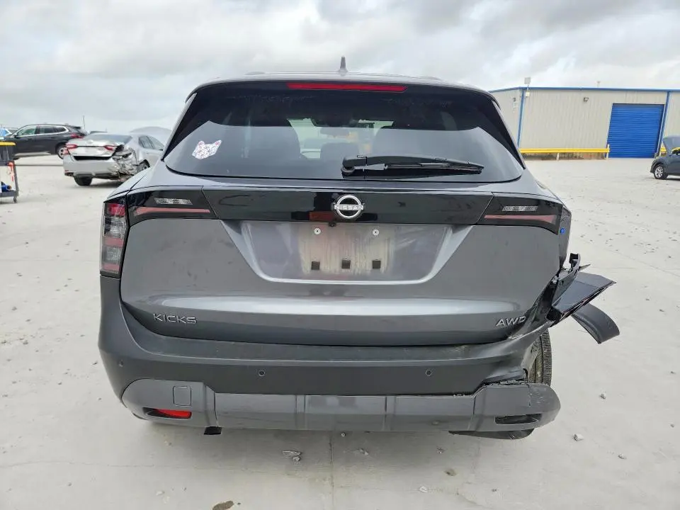 2025 NISSAN KICKS SV  