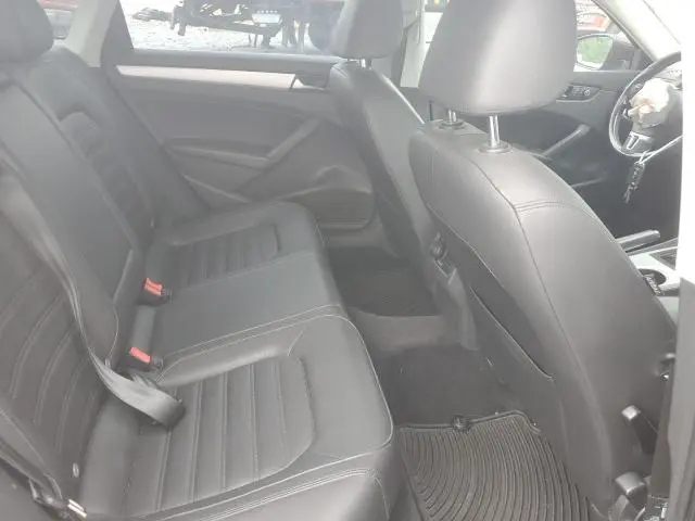 2013 VOLKSWAGEN PASSAT SE  