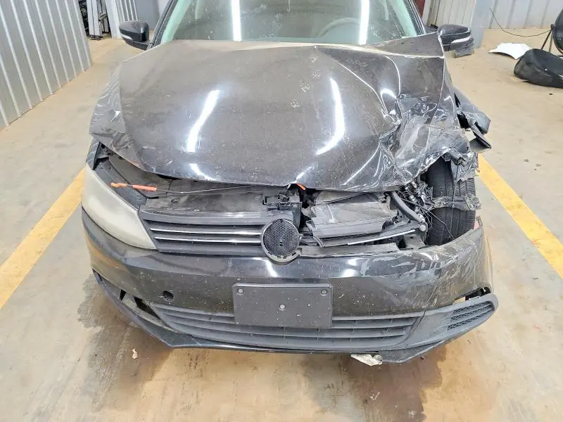 2011 VOLKSWAGEN JETTA SE  