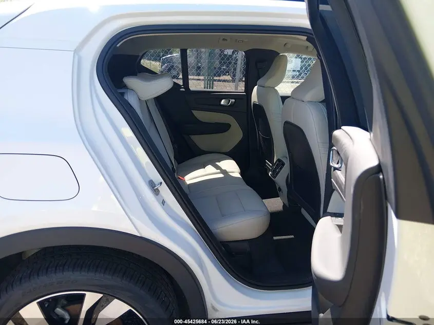 2025 VOLVO XC40 B5 PLUS DARK THEME