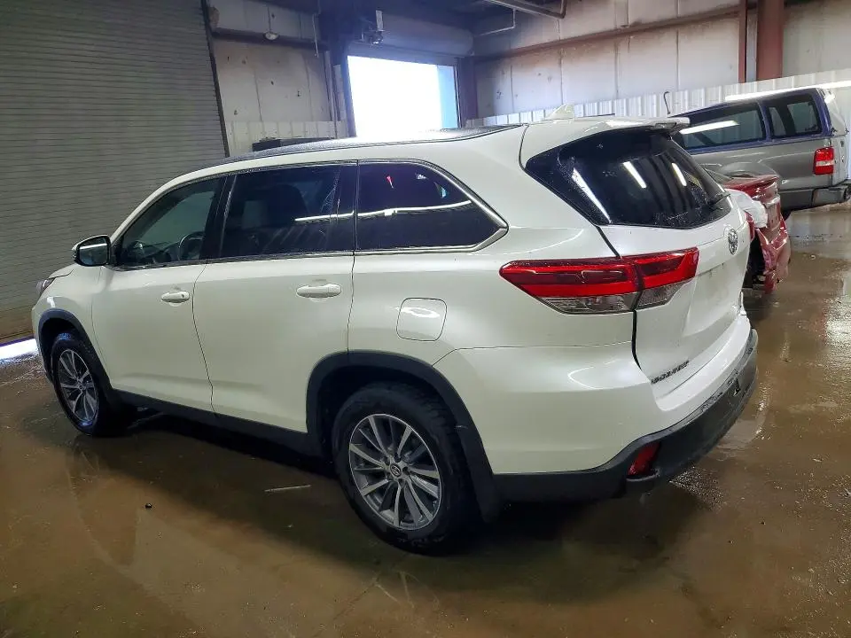 2019 TOYOTA HIGHLANDER XLE  