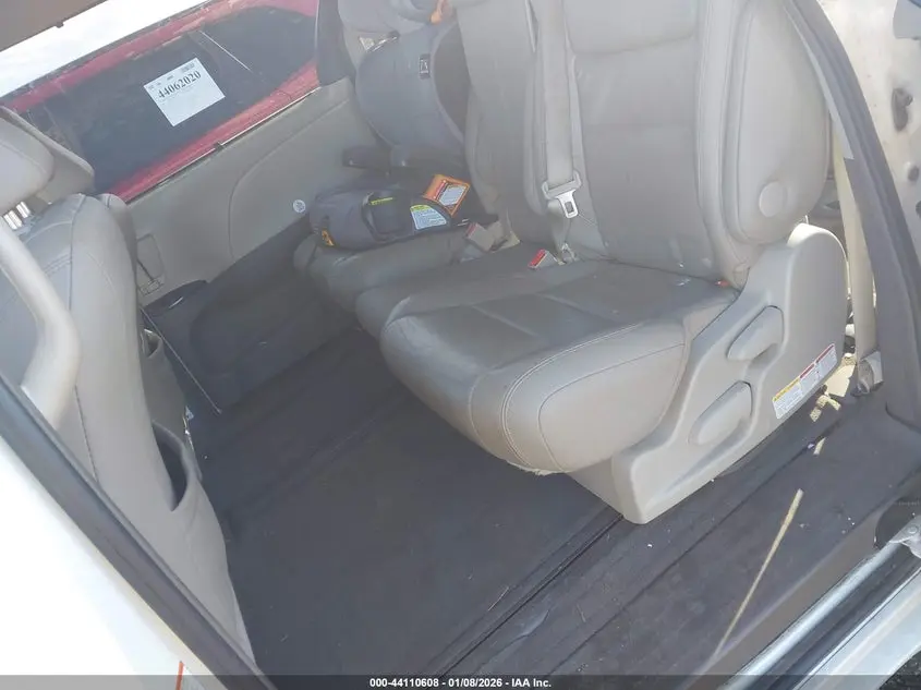 2016 TOYOTA SIENNA XLE 8 PASSENGER