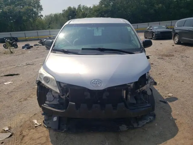 2017 TOYOTA SIENNA   
