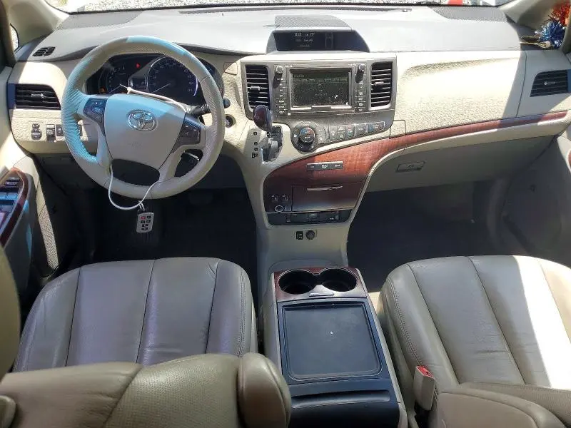 2014 TOYOTA SIENNA XLE 8-PASSENGER  