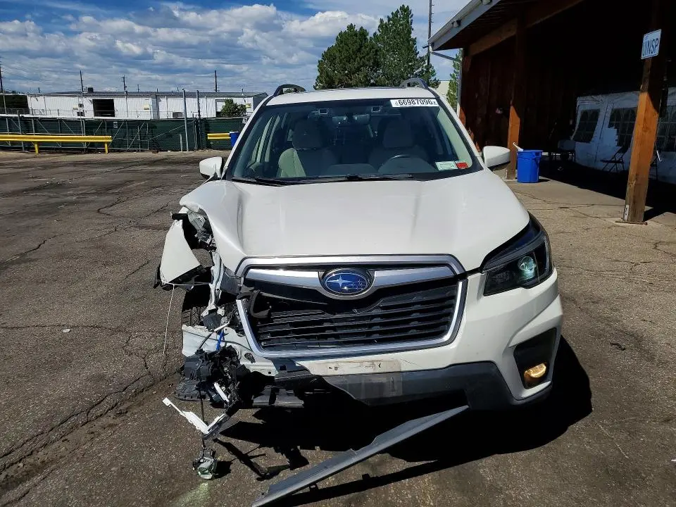 2021 SUBARU FORESTER   