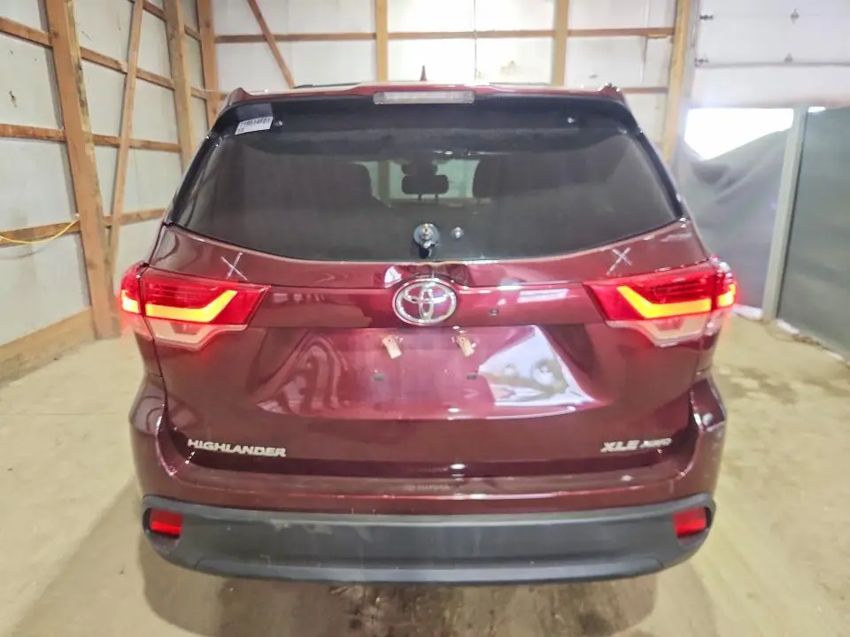 2019 TOYOTA HIGHLANDER XLE  