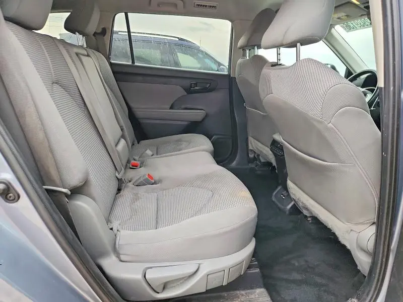 2021 TOYOTA HIGHLANDER LE  