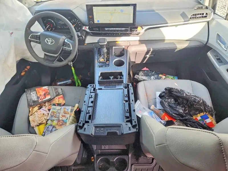 2026 TOYOTA SIENNA XLE 8-PASSENGER  