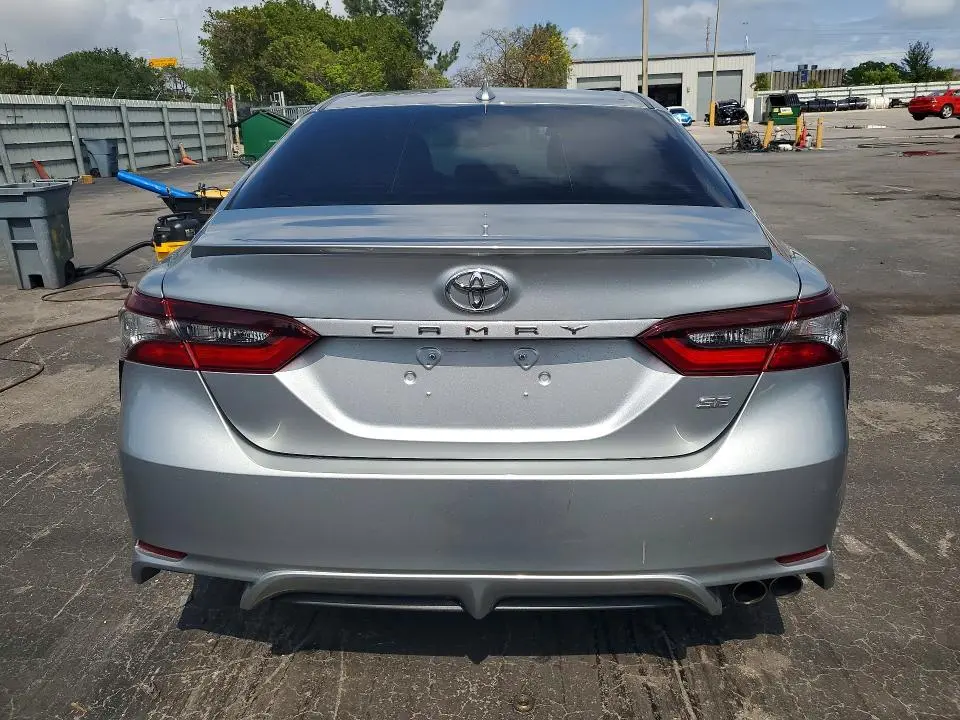 2021 TOYOTA CAMRY SE  