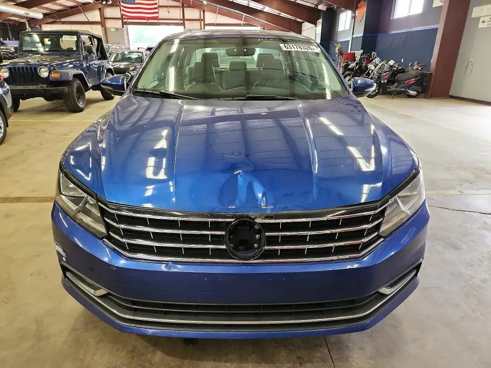 2016 VOLKSWAGEN PASSAT SE  