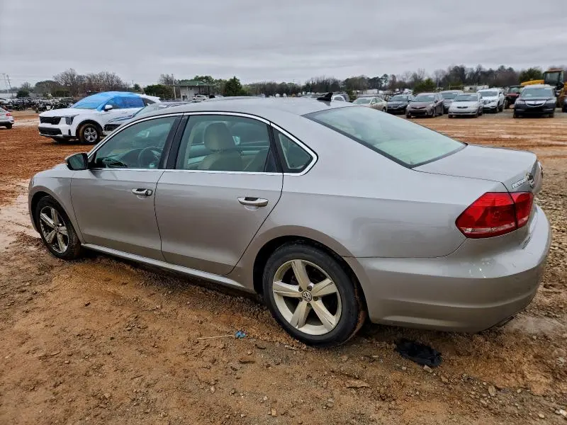 2013 VOLKSWAGEN PASSAT SE  