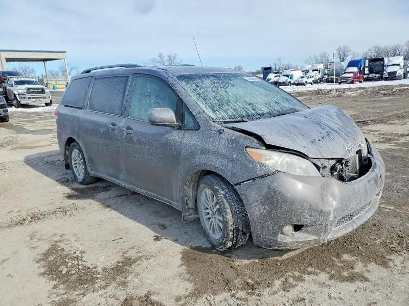 2012 TOYOTA SIENNA XLE  