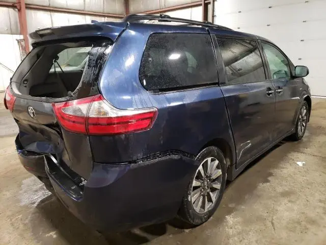 2018 TOYOTA SIENNA XLE  
