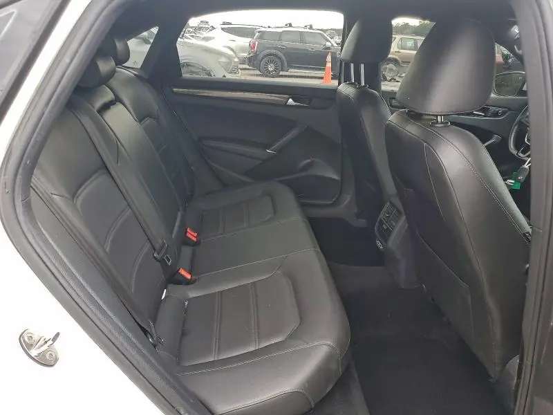 2022 VOLKSWAGEN PASSAT R-LINE  