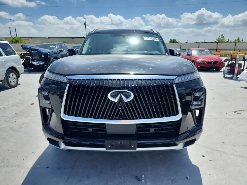 2025 INFINITI QX80 LUXE  