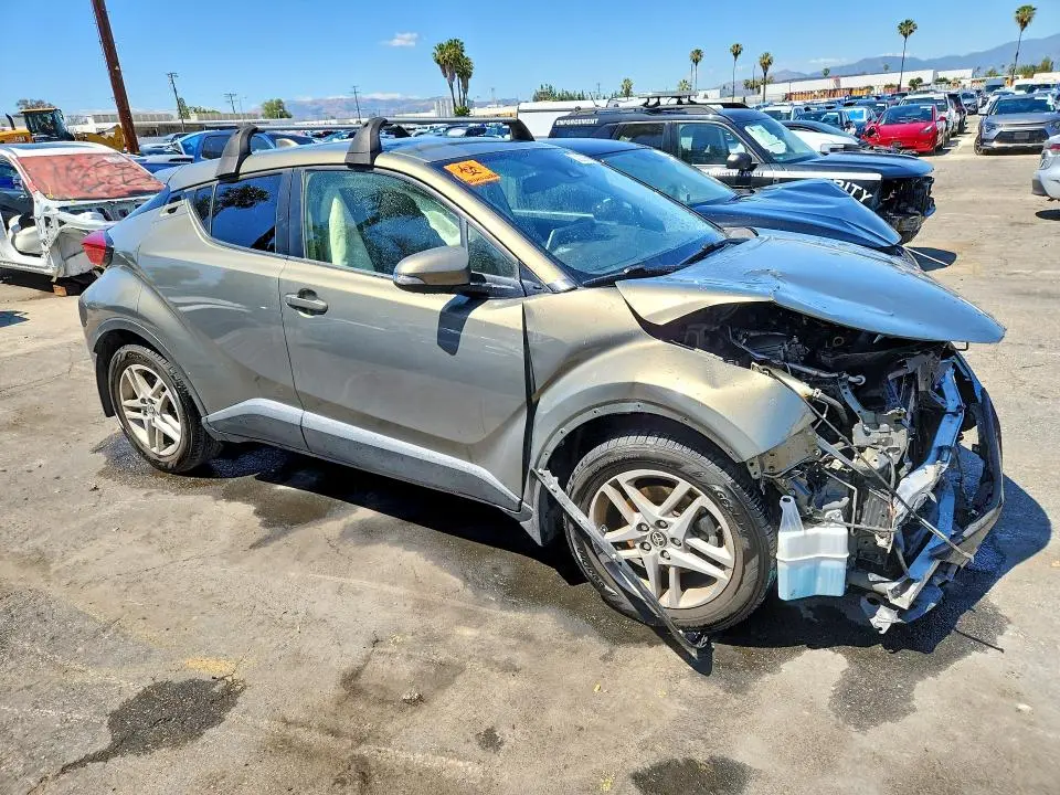 2021 TOYOTA C-HR LE  