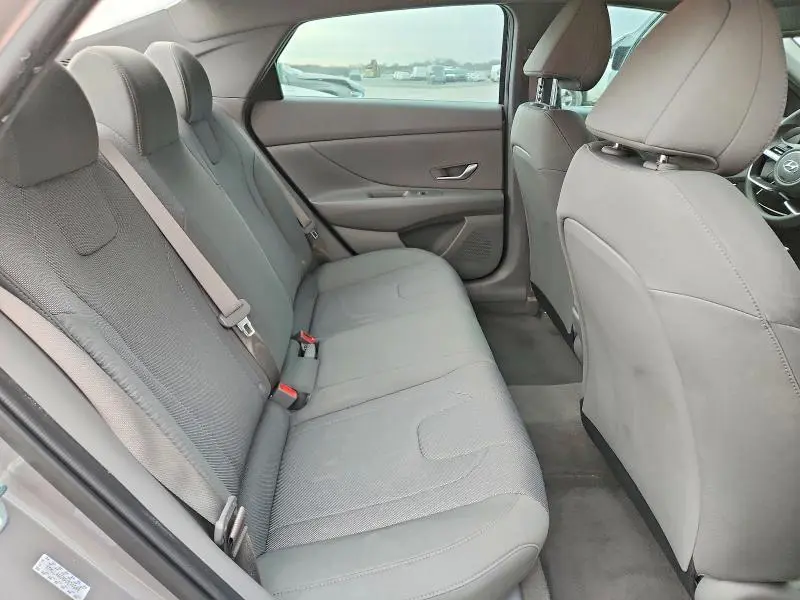 2023 HYUNDAI ELANTRA SE  