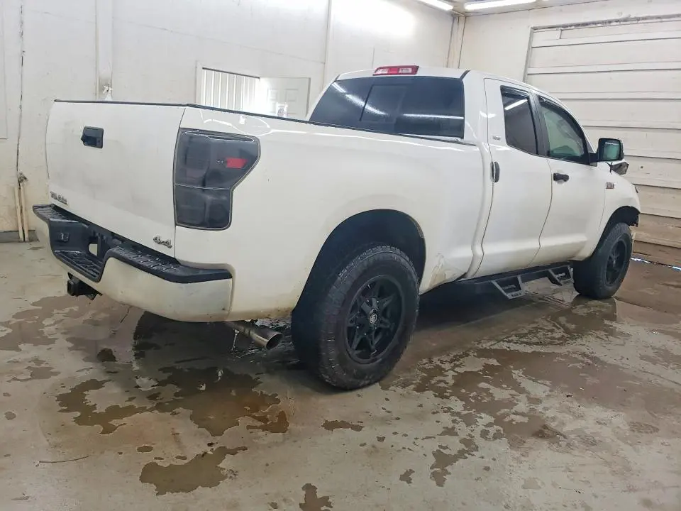 2011 TOYOTA TUNDRA DOUBLE CAB SR5  