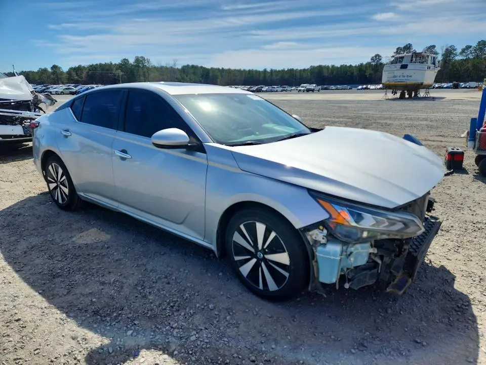 2021 NISSAN ALTIMA SV  