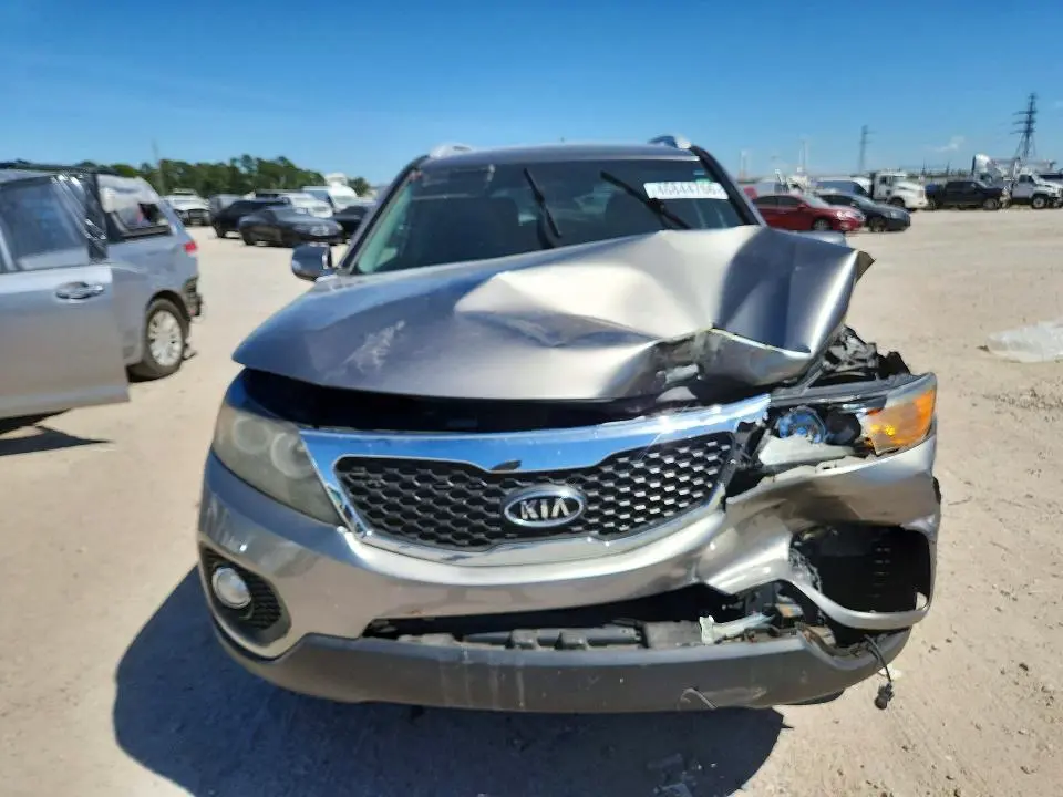 2011 KIA SORENTO LX  