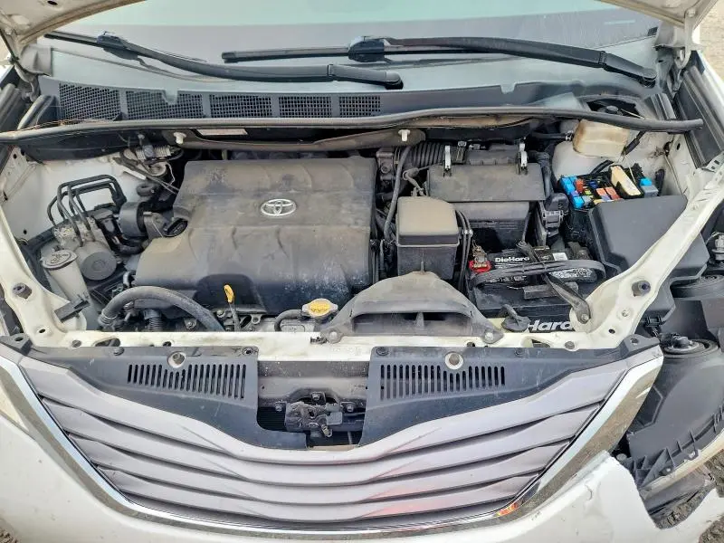 2016 TOYOTA SIENNA XLE 8-PASSENGER  
