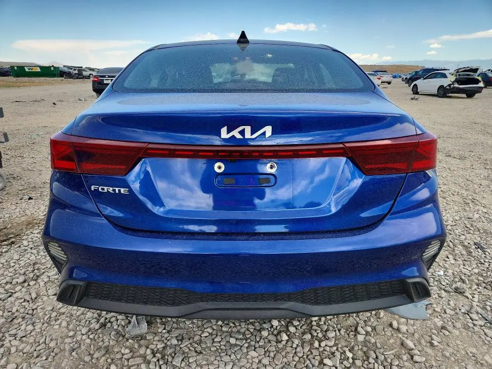 2023 KIA FORTE LX  