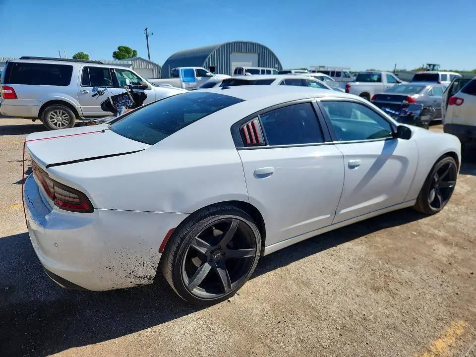 2022 DODGE CHARGER SXT  