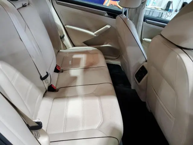 2017 VOLKSWAGEN PASSAT SE  
