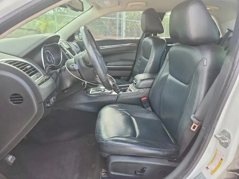 2016 CHRYSLER 300 LIMITED  