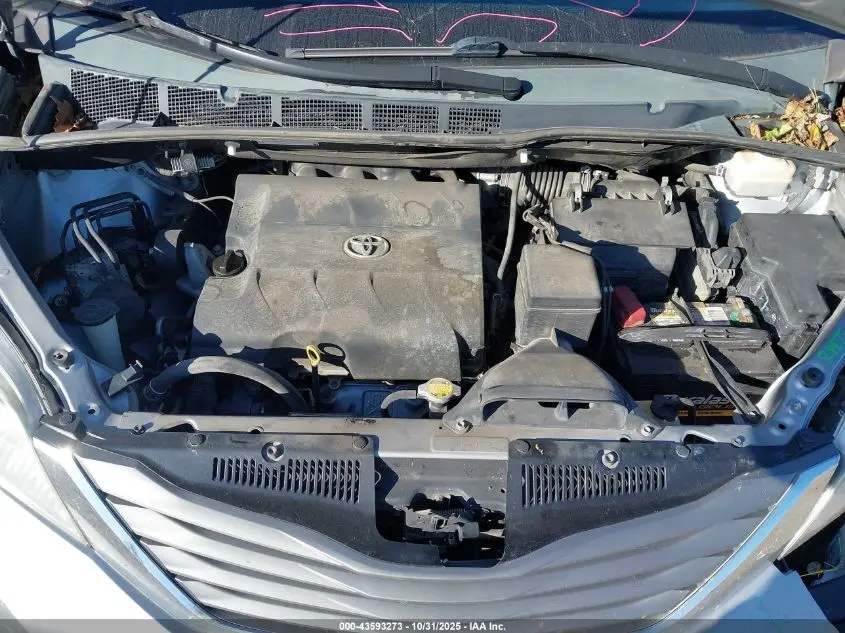 2014 TOYOTA SIENNA XLE V6 8 PASSENGER