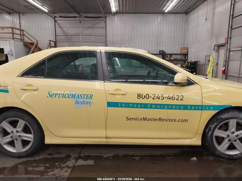 2014 TOYOTA CAMRY SE