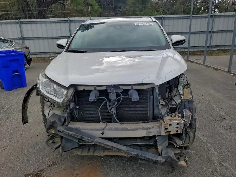 2017 TOYOTA HIGHLANDER SE  