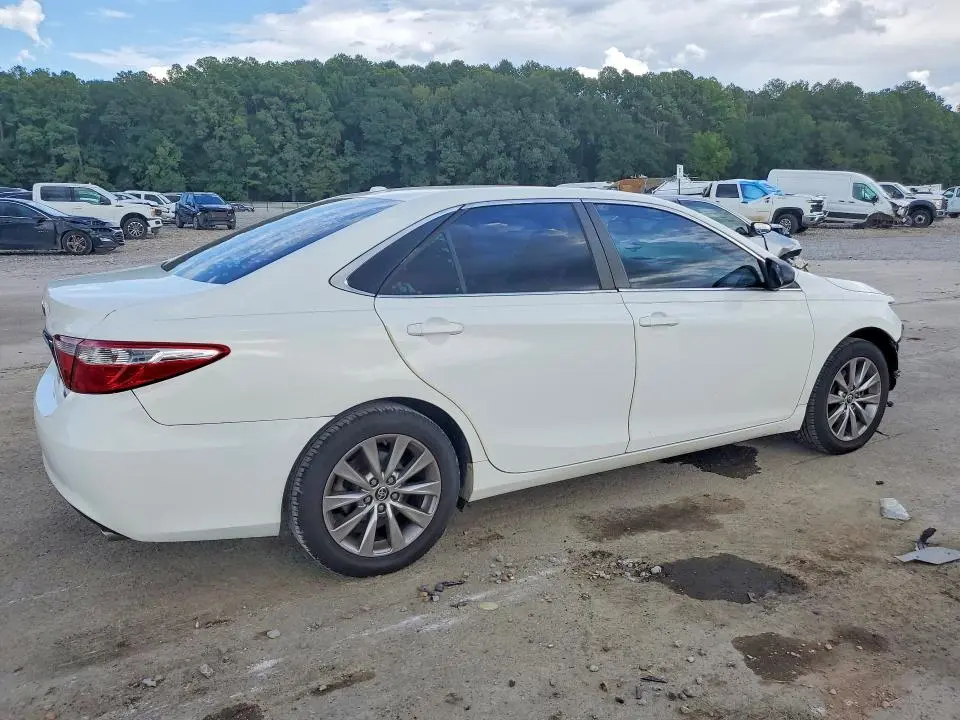 2015 TOYOTA CAMRY XLE  
