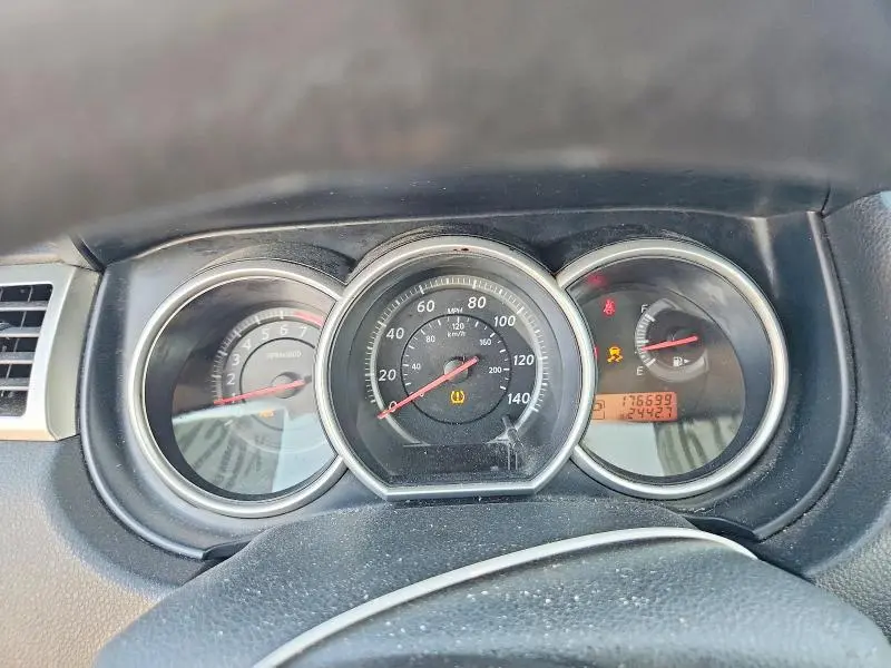 2011 NISSAN VERSA 1.8 S  