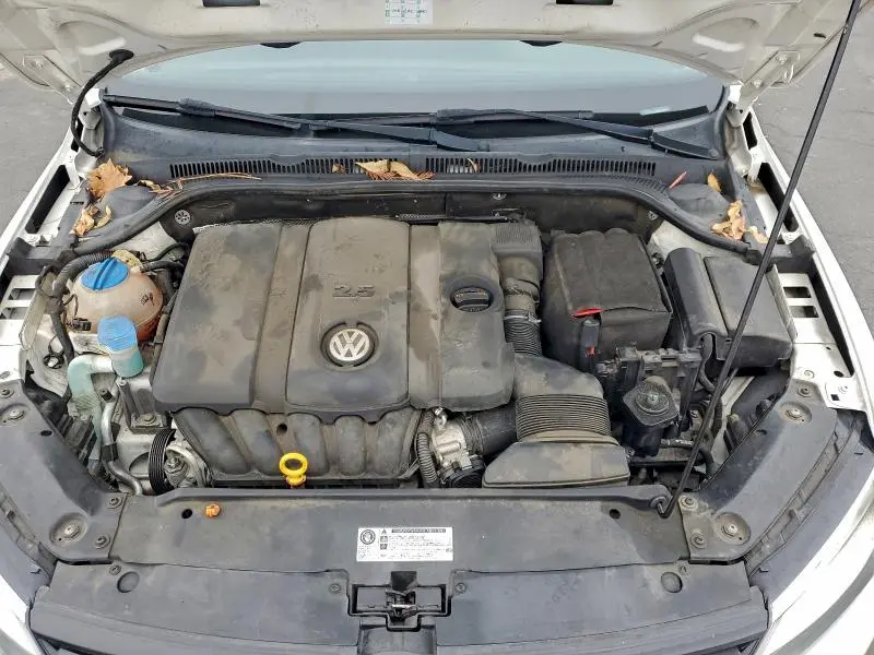 2011 VOLKSWAGEN JETTA SE  