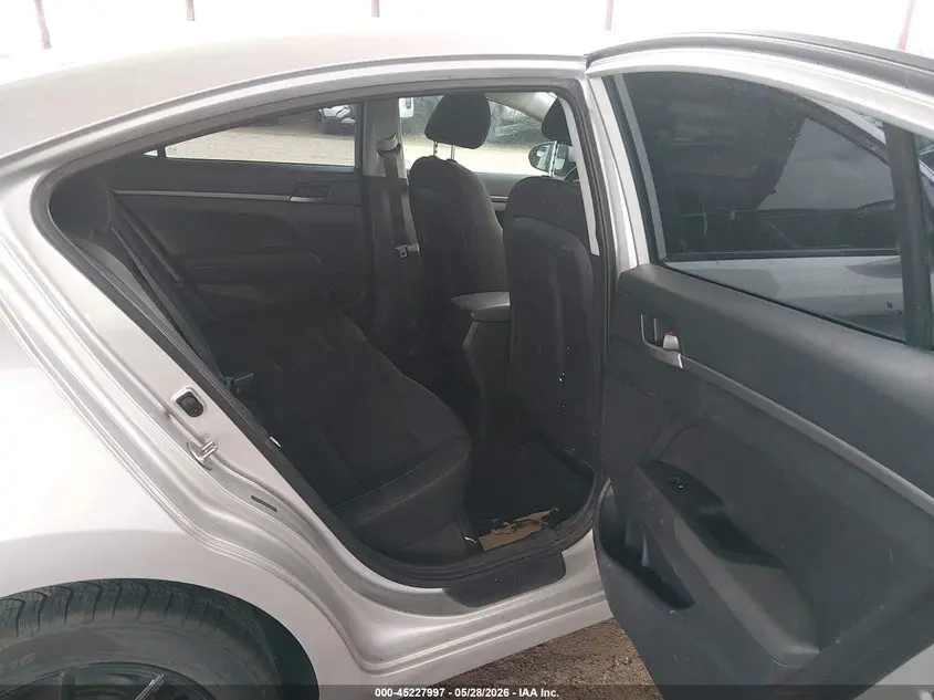2018 HYUNDAI ELANTRA SE